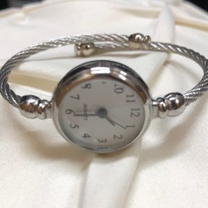 Stainless steel quartz watch NEW